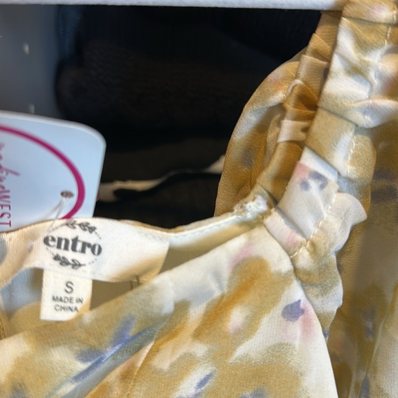 Entro white/tan floral short sleeve curve hem v neck lined midi dress size S NWT - Picture 2 of 3